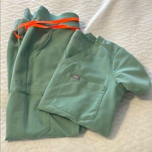 Figs light green scrub set